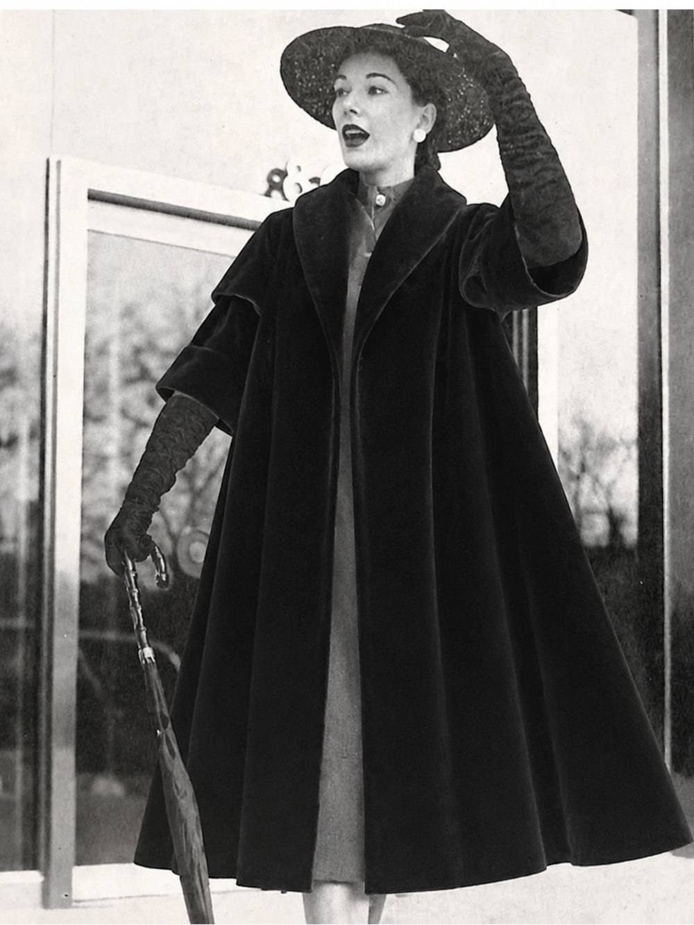 Authentic 1950s Black Velvet Opera Coat – Dramatic Shawl Collar M/L